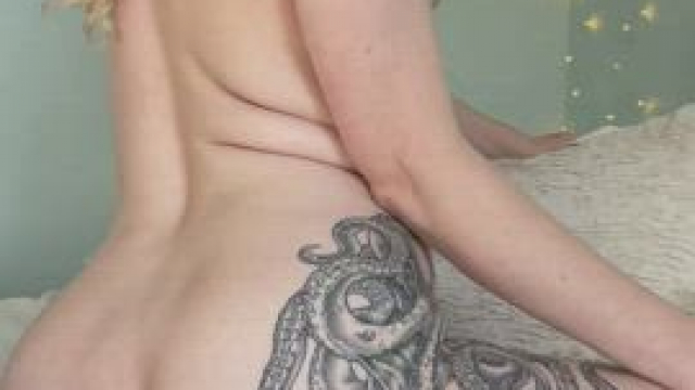 Curvy milf ready to make you cum