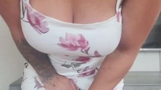 Form fitting Dresses make me feel pretty