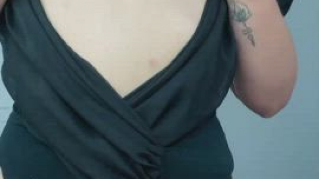 Wanna play with my titties in the shower