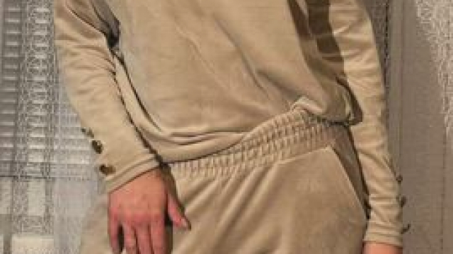 I hope you don’t mind my hairy pussy ;)