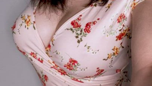 Do you like the dress on me?