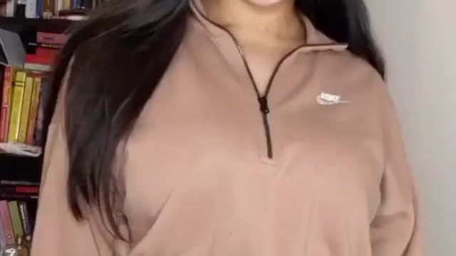 Leah her photos and more videos! Link in Comments