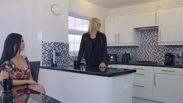 Jasmine Jae brings stepsiblings closer together