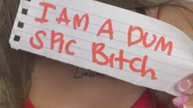 Fan fave sign, made short clip, Im a dumb spi c bitch n what else?