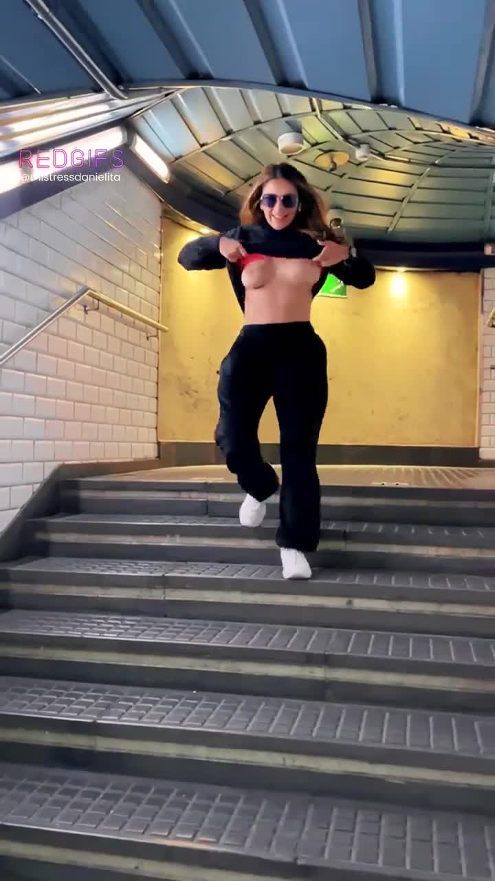 Quick subway flash [GIF]