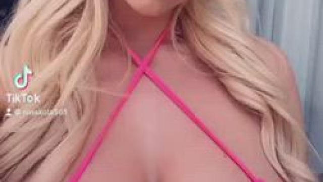 I am so horny right now