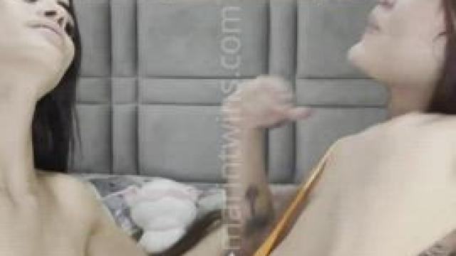 M4R!N Twin$ (I saw someone post pics so here's the GIF)