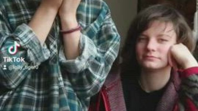 Lesbian TikToker eats up