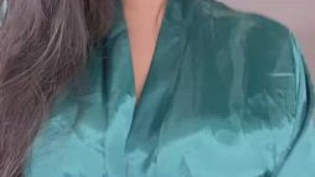 I can't decide what to wear. Tell me which one you like