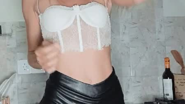 Pick me up at 8, we will try to leave my place and go to the date