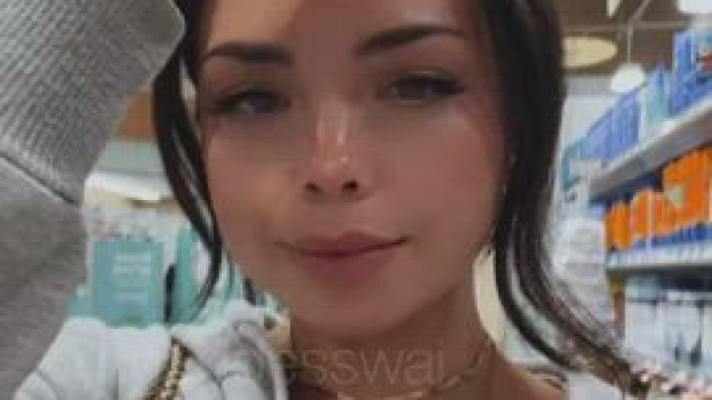 West coast girl’s first time in a Publix! [GIF]