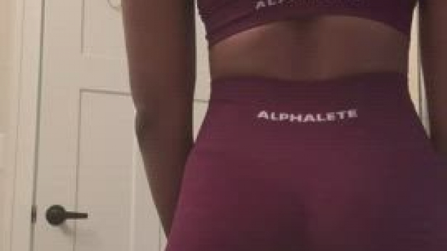 Love me a matching set. These leggings look good enough to eat me through…. Who 