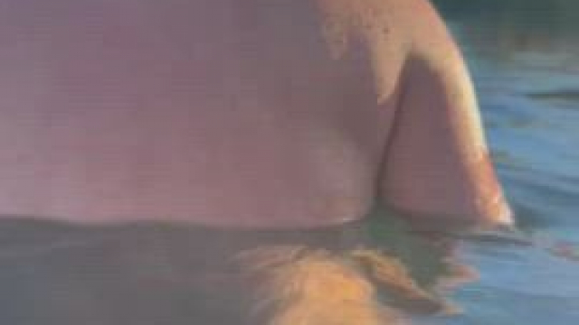 Sexy spring peeks [gif]