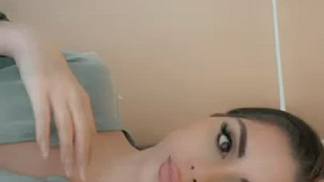 Does this minimizing bra help hide these massive titties?