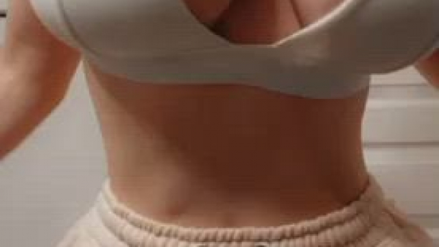 5’1 with some big natural titties [drop]