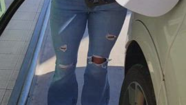 Filling up gass [gif]