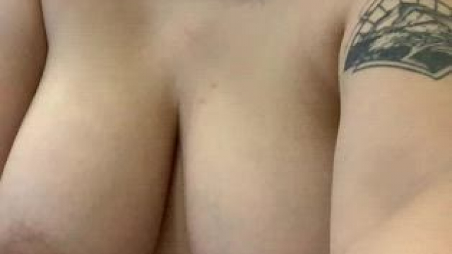 How do you feel about big mommy milkers :P