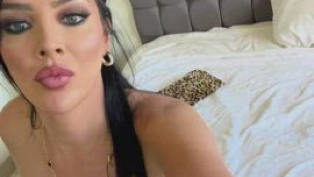 Mature thick mommy for breakfast, i hope your’e hungry