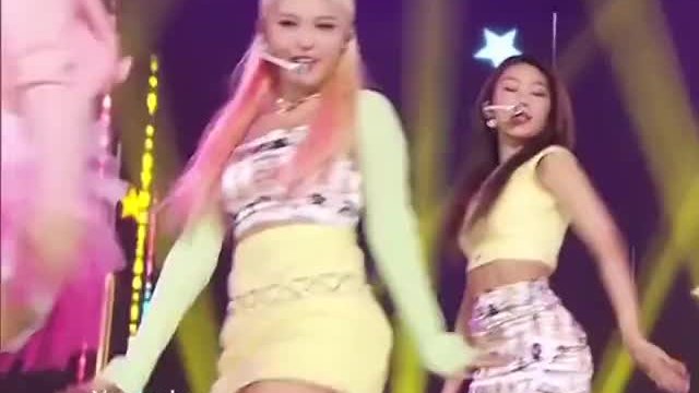 MOMOLAND - Hyebin's peach ft. Ahin