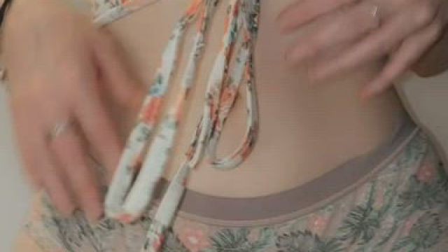 Only react if you'd fuck my tiny body, I'm 4'10