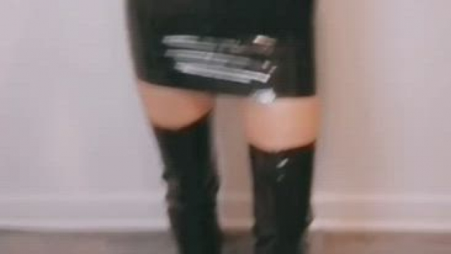Just Shining up my Latex dress...