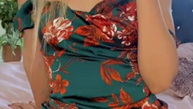 Be a good boy n eat my vag while I smoke