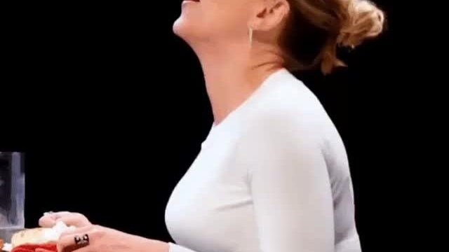 Scarlett Johansson riding a sybian would look something like this...