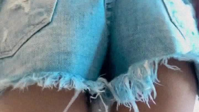 If there's ever a pussy begging to be eaten... it's mine