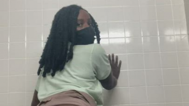 If this bathroom could talk!