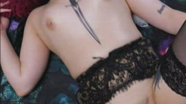 Slight bouncing titties