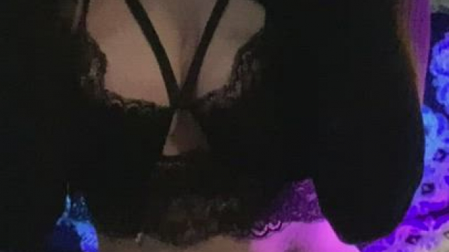 If you’re jerking off right now and you think my pussy looks tasty, let me know 