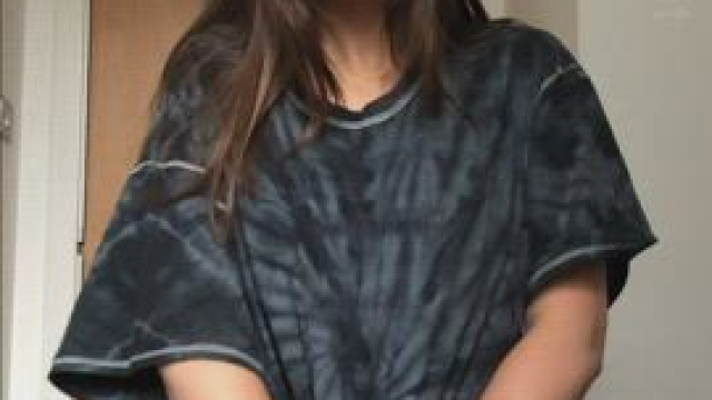 Big shirt, tiny waist