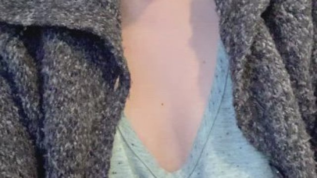 Do you like natural bouncy tits?