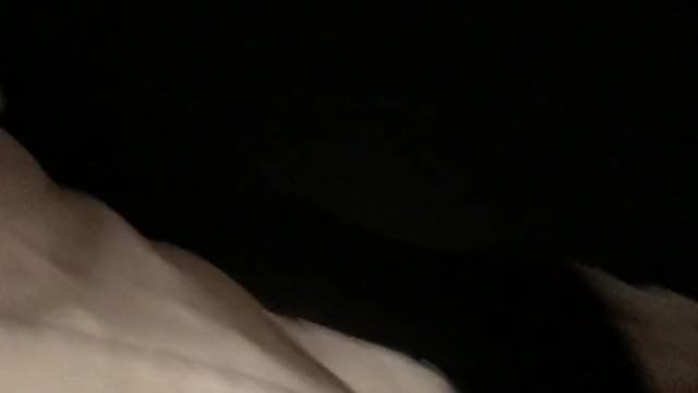 Covering her gf in cum