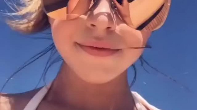 Sydney Sweeney understands what she's famous for and she fucking owns it !