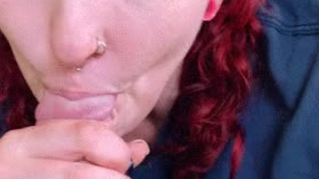 Mid day mouthful before we went to a concert, i loveee the taste of cum :)