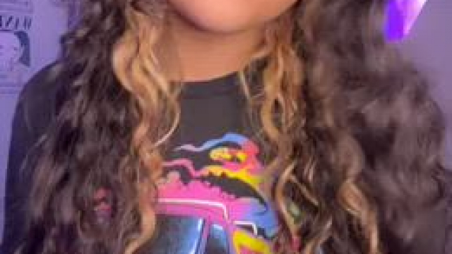 Here is 2 good reasons to creampie me