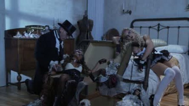 Madison Ivy & Lupe Fuentes threesome