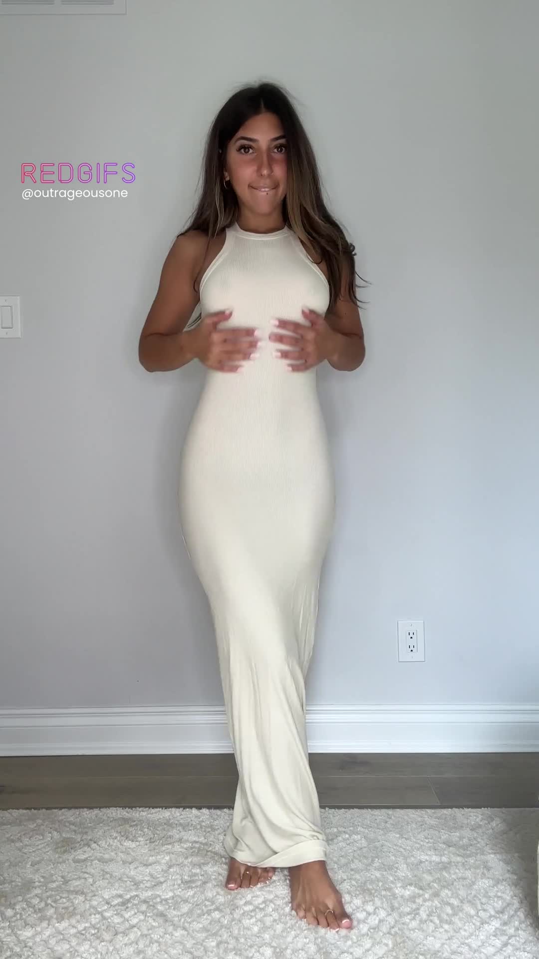 Only this subreddit gets to see what’s hiding under my tight dress 😳