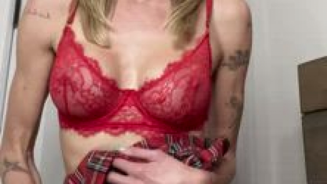 Was feeling extra horny so I decided to get dressed up like a slut to rub one ou