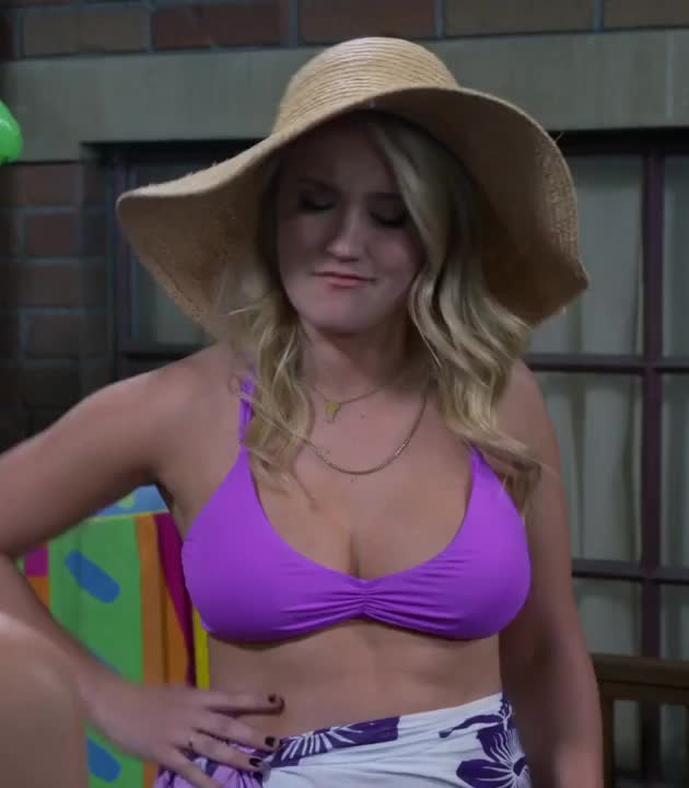 Emily Osment - Young &amp;amp; Hungry.