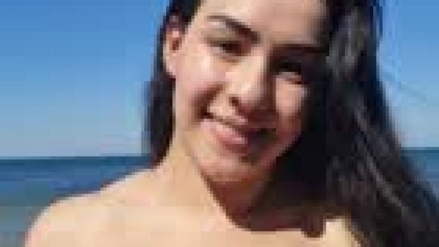 Go to the beach you might sea some titties [gif]