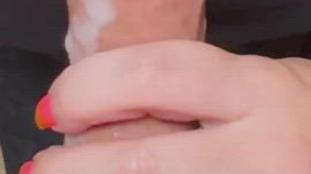 I normally prefer to swallow cum, but today I decided to let it run out of my mo