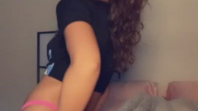 Im conducting a social expirement to see how many buddies want to see my pussy