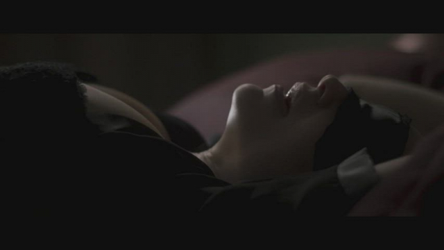 Mature Claire Forlani puts on blindfold and gets drilled by her lover, or so she th