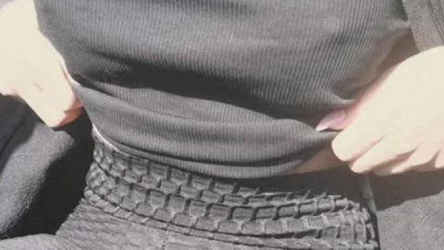 Hit that arrow if you want to bang my tits