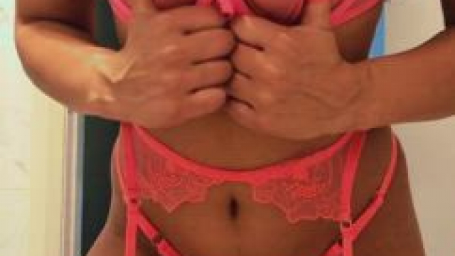 I'll be your favourite snack, after you taste me (F)