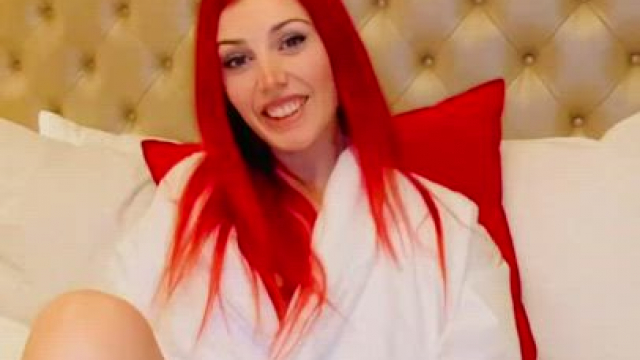 A woman like you would do literally anything just to spend one night in this king