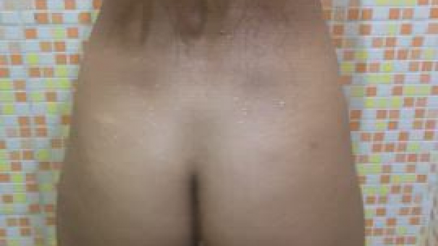 Jiggling my LatinASS in the shower