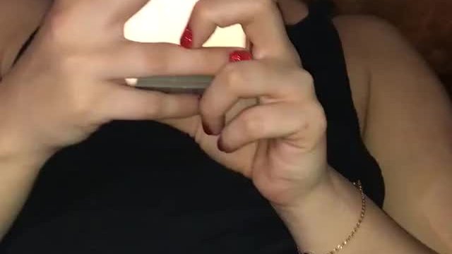 She’d much rather read her reddit noties